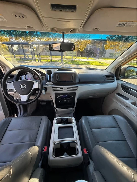 2009 Volkswagen Routan - Image 13 of 13