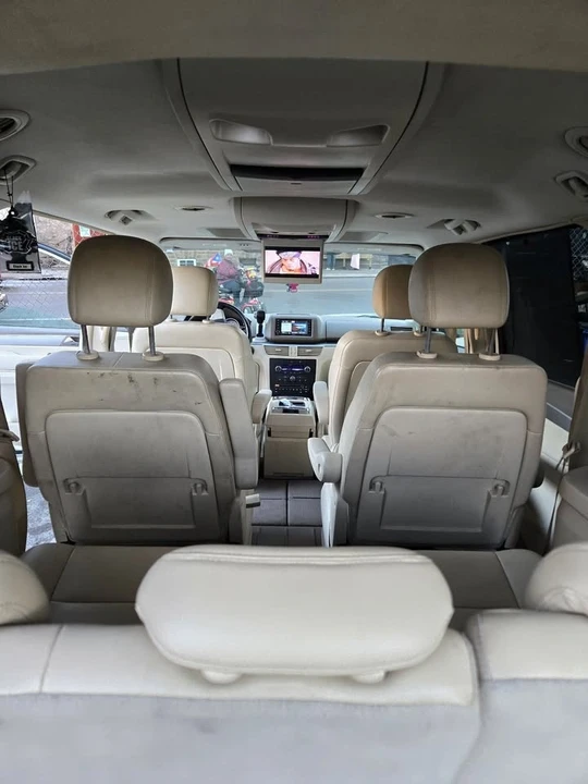 2009 Volkswagen Routan - Image 9 of 9