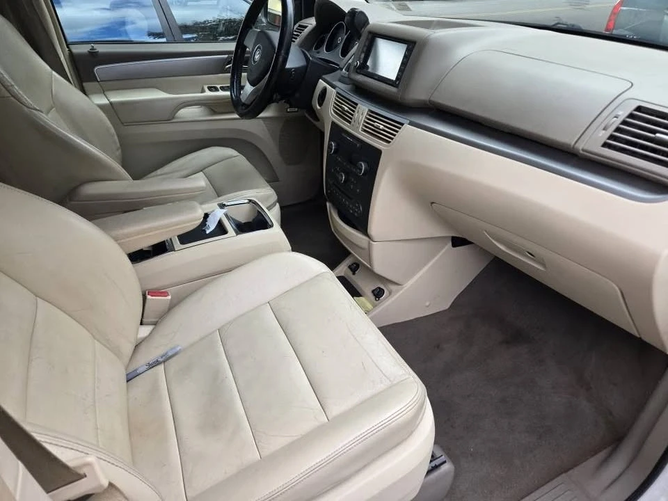 2009 Volkswagen Routan - Image 4 of 9