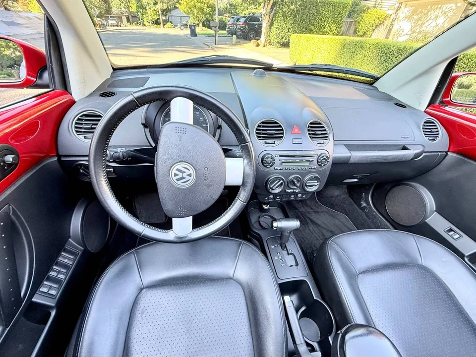 2009 Volkswagen New Beetle - Image 10 of 19