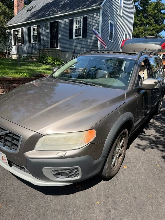 2009 Volvo 244 - Image 2 of 3