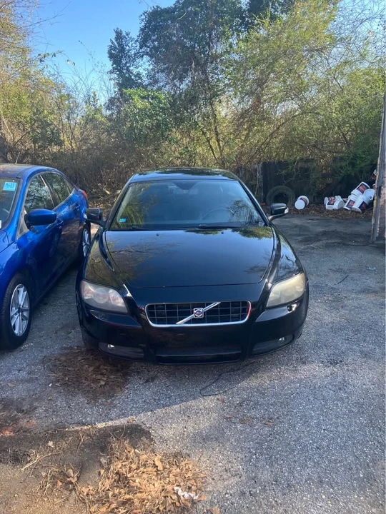 2009 Volvo C70 2nd Gen - Image 2 of 10