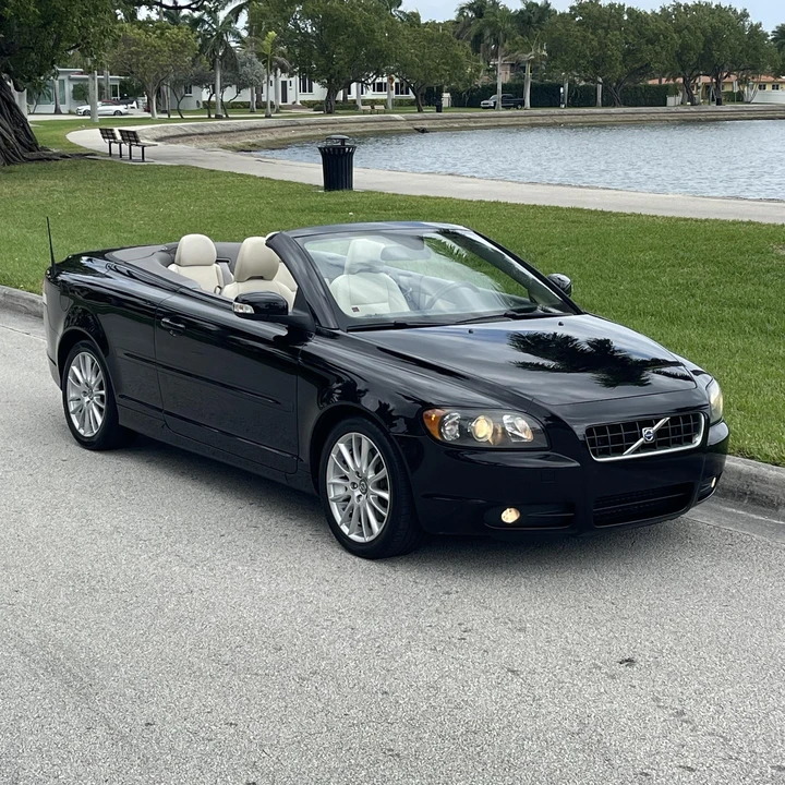 2009 Volvo C70 2nd Gen - Image 2 of 12