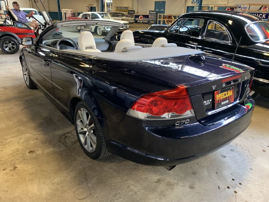 2009 Volvo C70 2nd Gen - Image 2 of 5
