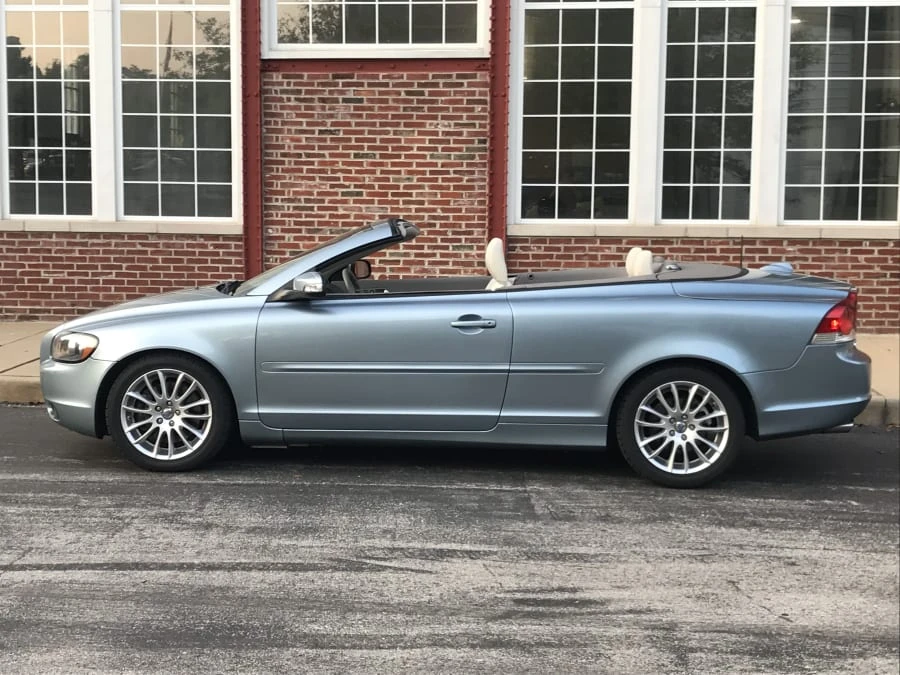 2009 Volvo C70 2nd Gen - Image 2 of 7
