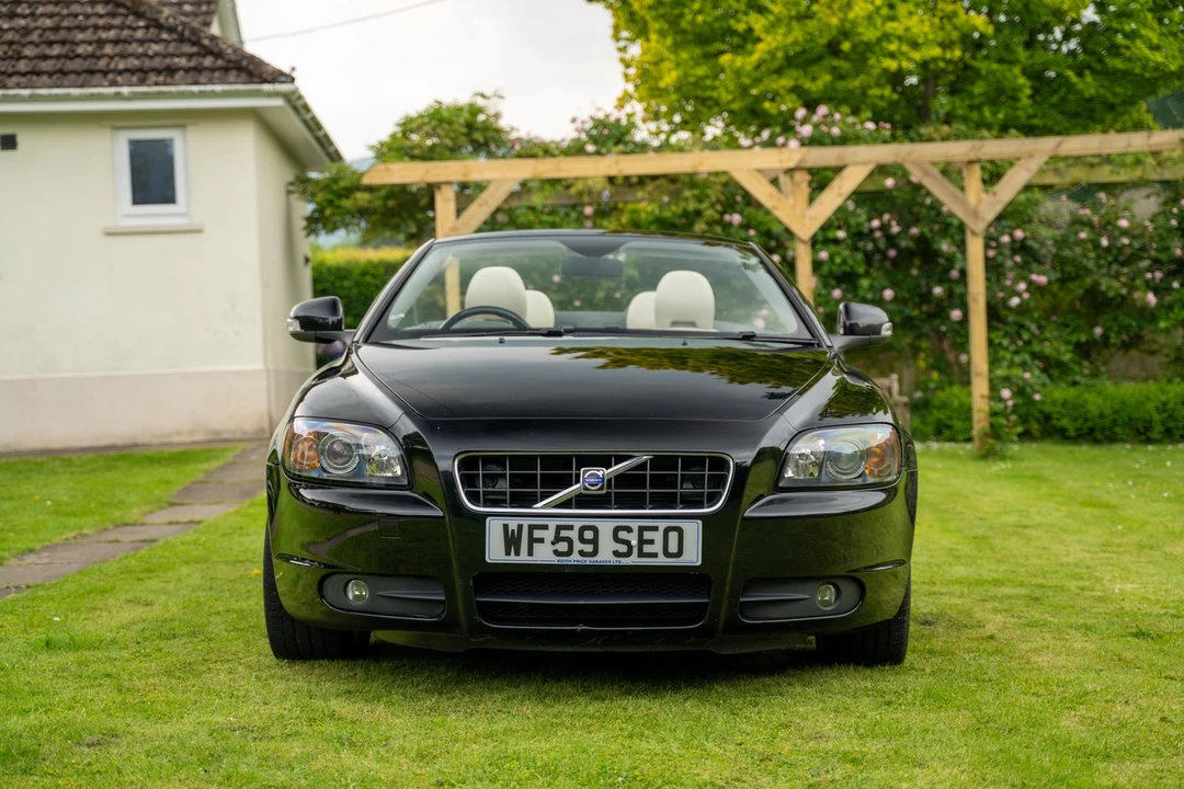 2009 Volvo C70 2nd Gen - Image 2 of 30