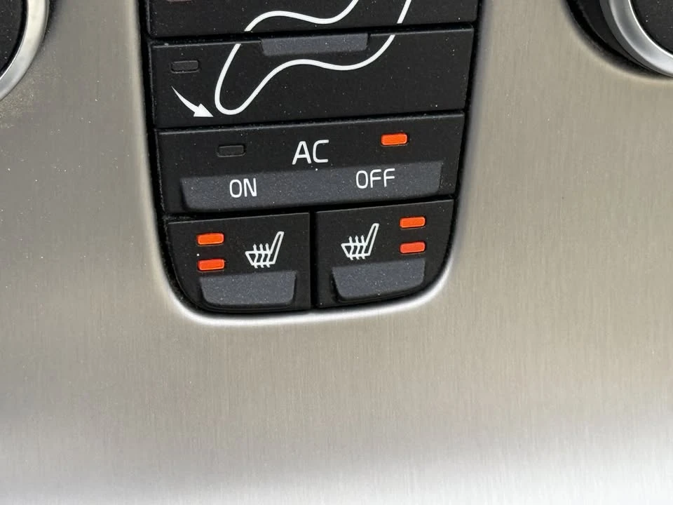 2009 Volvo C70 2nd Gen - Image 12 of 20