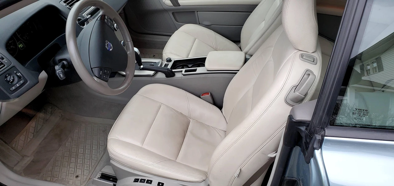 2009 Volvo C70 2nd Gen - Image 16 of 31