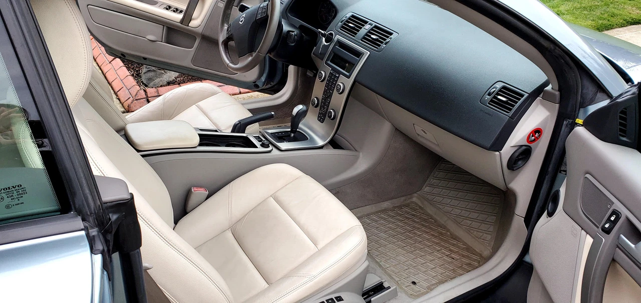 2009 Volvo C70 2nd Gen - Image 17 of 31