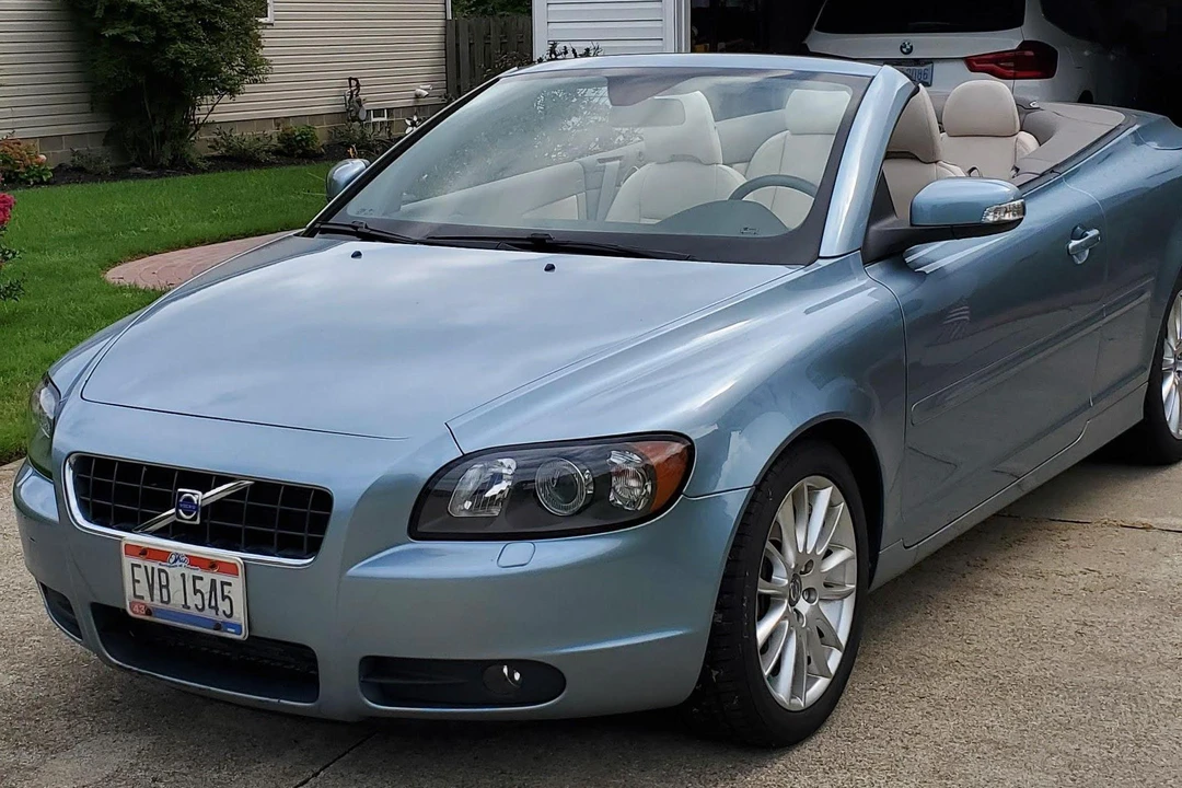 2009 Volvo C70 2nd Gen - Image 2 of 31