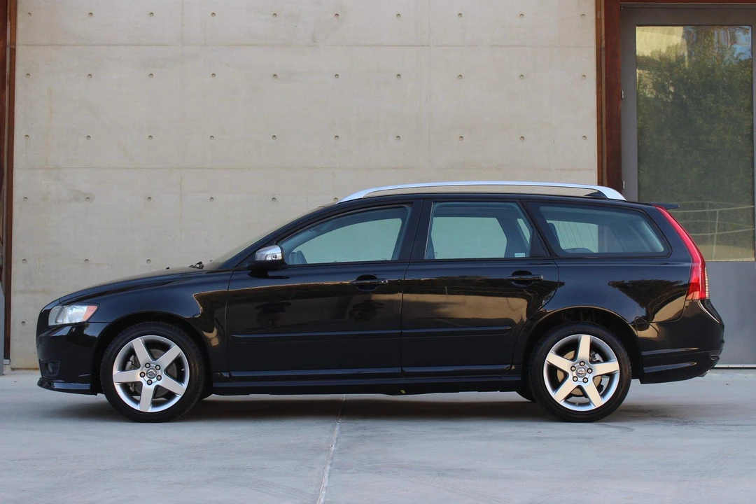 2009 Volvo V50 - Image 3 of 31