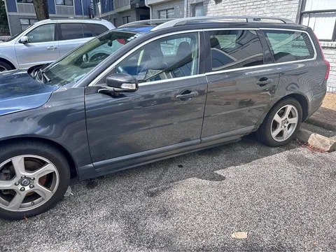 2009 Volvo V70 2.4 Wagon 4D