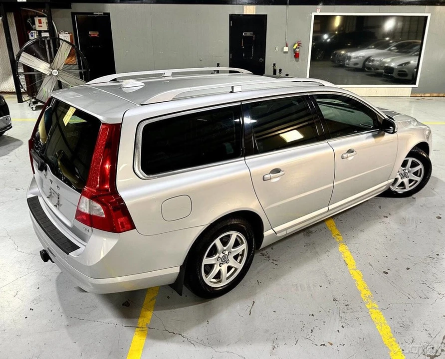 2009 Volvo V70 3rd Gen - Image 10 of 24