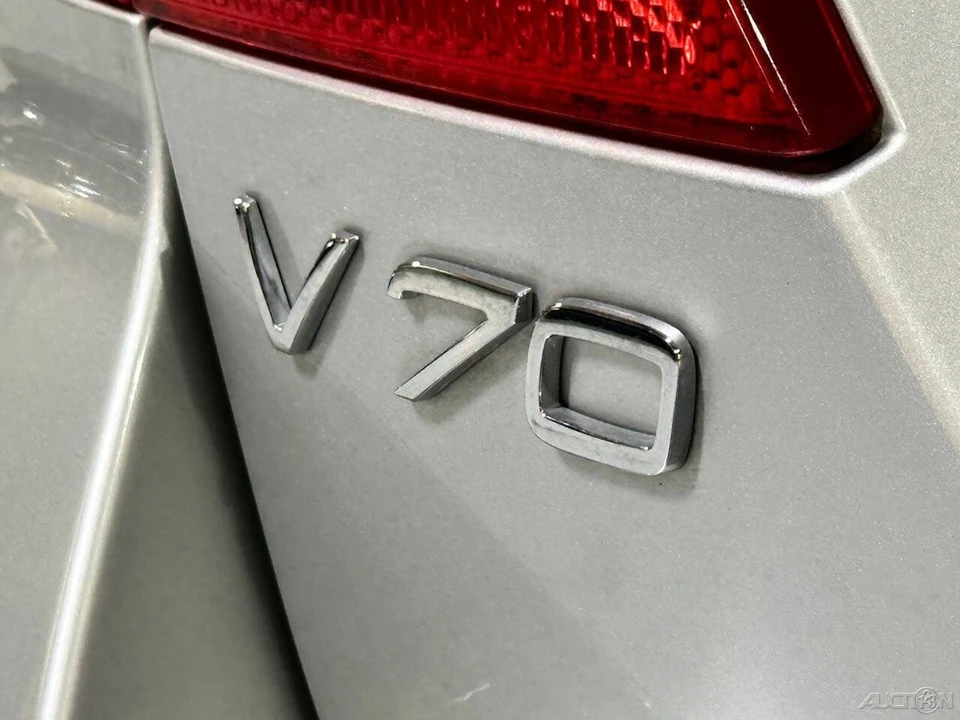 2009 Volvo V70 3rd Gen - Image 9 of 24