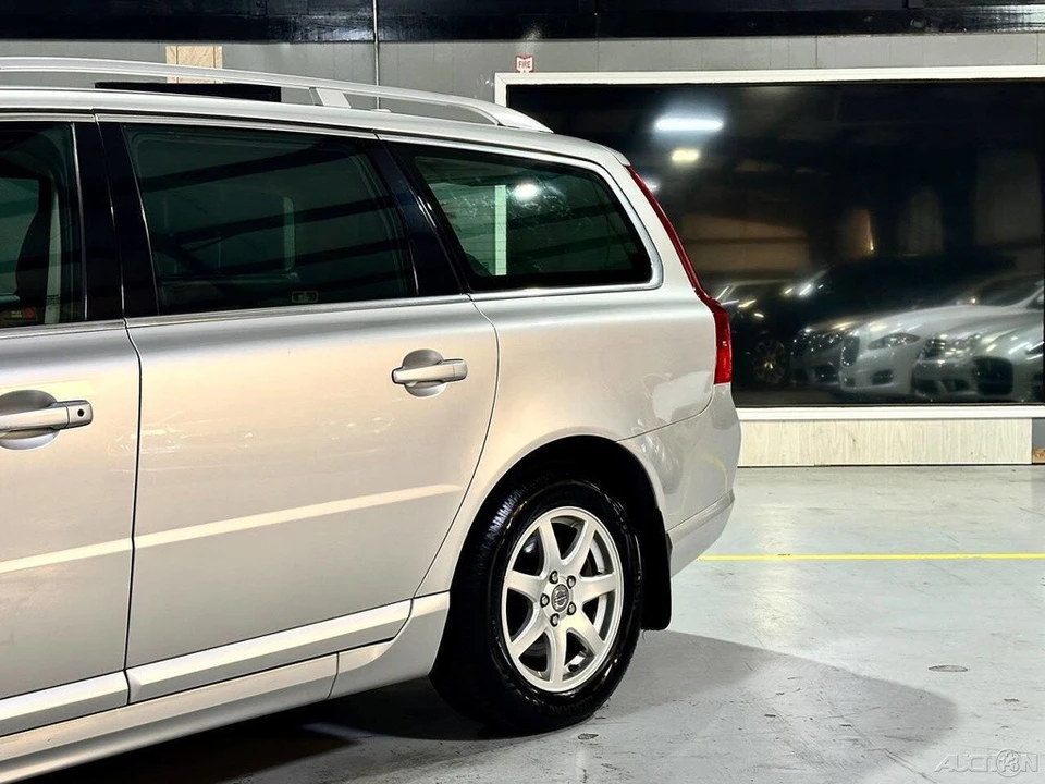 2009 Volvo V70 3rd Gen - Image 5 of 24