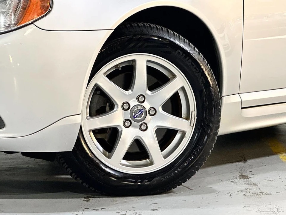 2009 Volvo V70 3rd Gen - Image 2 of 24