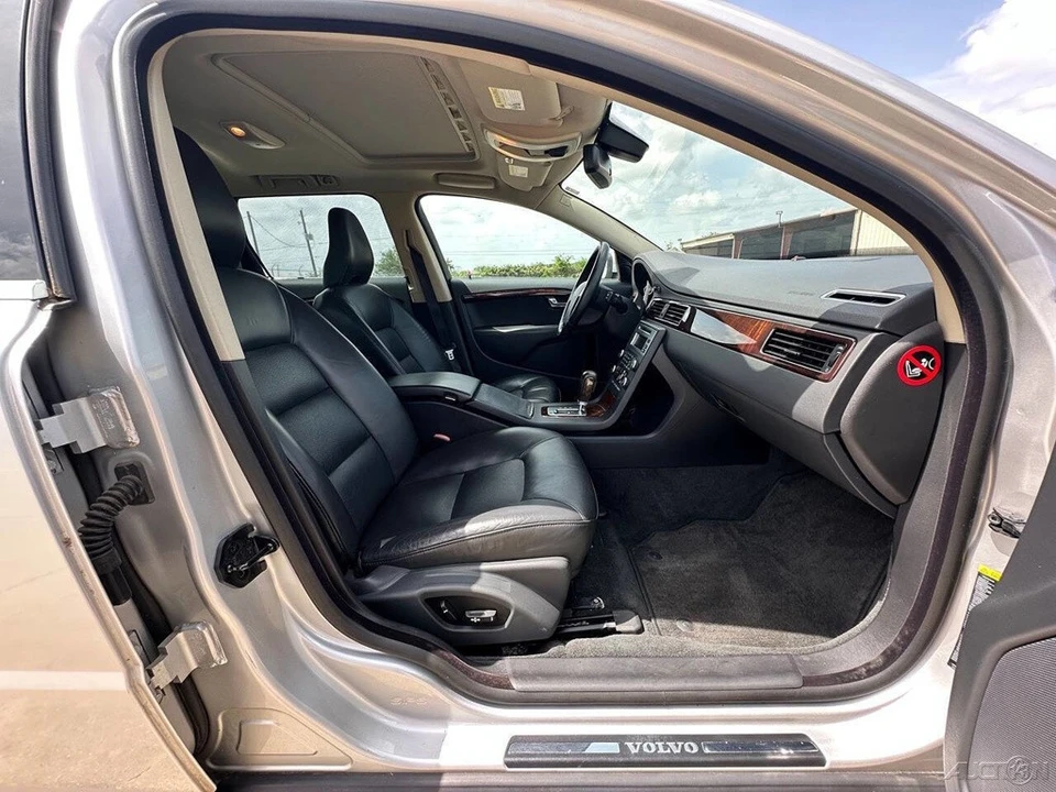 2009 Volvo V70 3rd Gen - Image 14 of 24