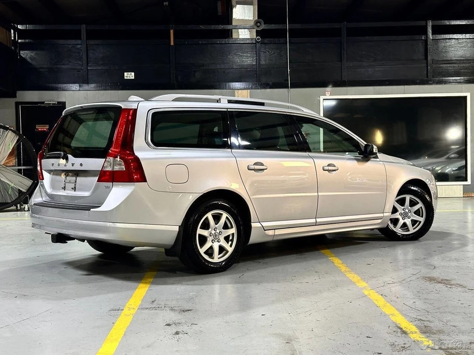 2009 Volvo V70 3rd Gen - Image 11 of 24