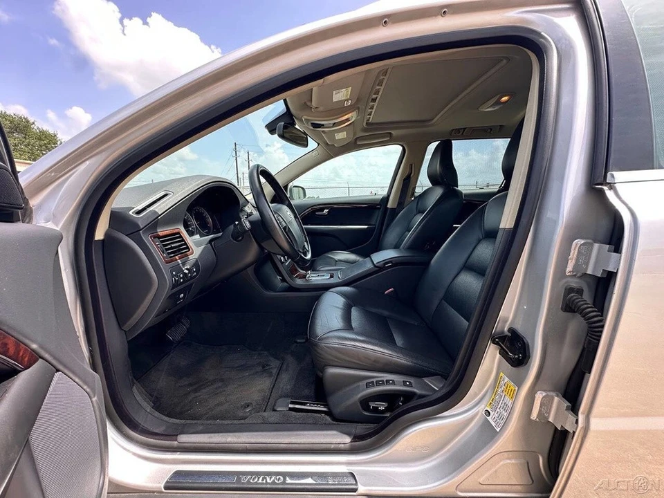2009 Volvo V70 3rd Gen - Image 13 of 24