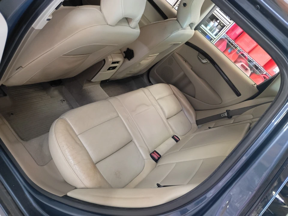 2009 Volvo V70 3rd Gen - Image 12 of 21