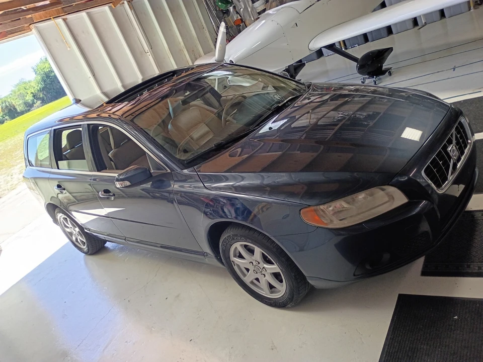 2009 Volvo V70 3rd Gen - Image 14 of 21