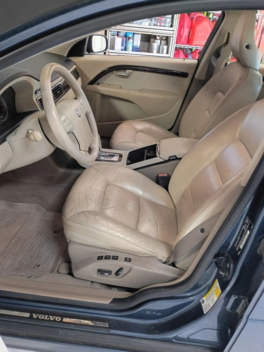 2009 Volvo V70 3rd Gen - Image 13 of 21