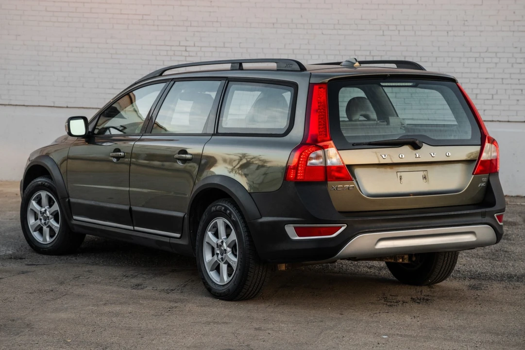 2009 Volvo XC70 3rd Gen - Image 2 of 8