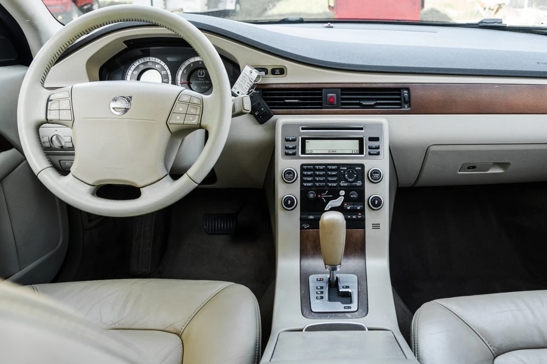2009 Volvo XC70 3rd Gen - Image 5 of 8