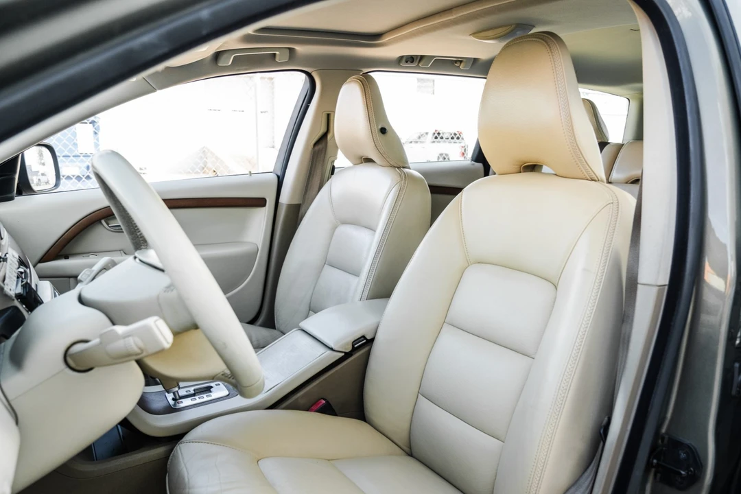 2009 Volvo XC70 3rd Gen - Image 4 of 8