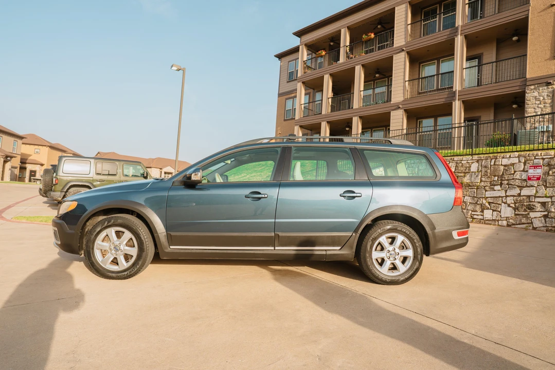 2009 Volvo XC70 3rd Gen - Image 8 of 31