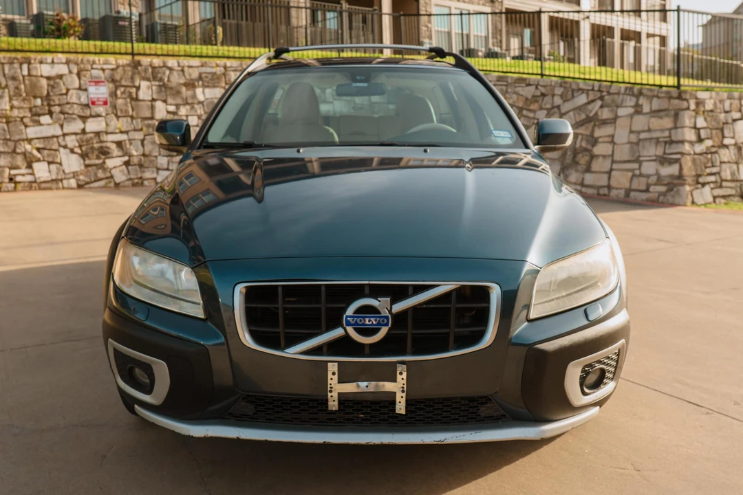 2009 Volvo XC70 3rd Gen - Image 2 of 31
