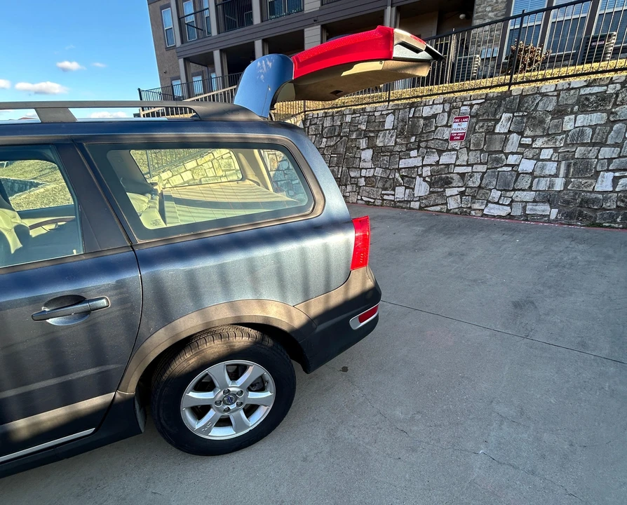 2009 Volvo XC70 3rd Gen - Image 18 of 31