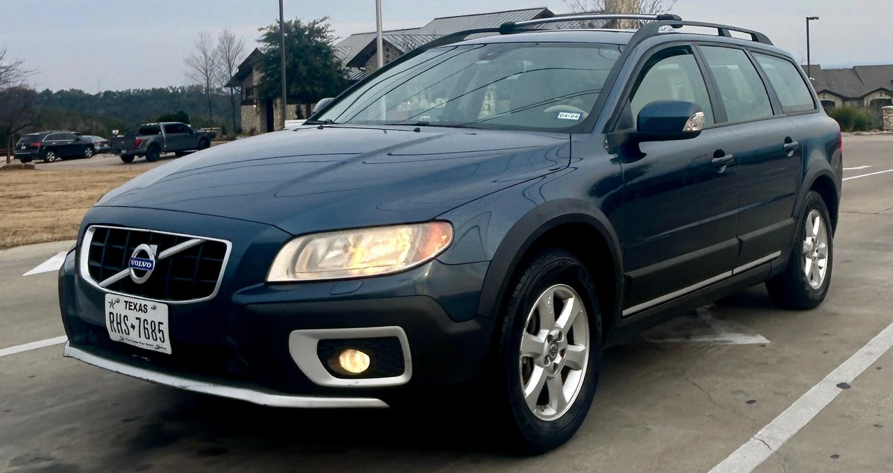 2009 Volvo XC70 3rd Gen - Image 11 of 31