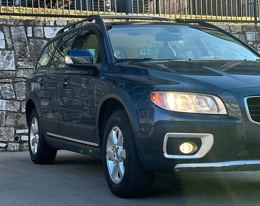 2009 Volvo XC70 3rd Gen - Image 12 of 31