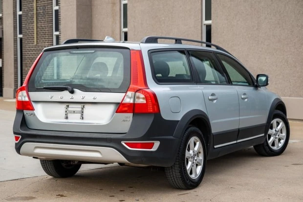 2009 Volvo XC70 3rd Gen - Image 2 of 8