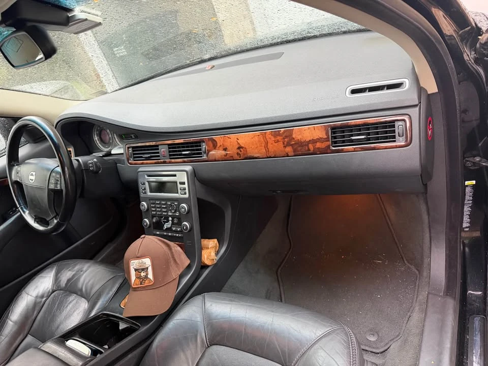 2009 Volvo XC70 3rd Gen - Image 6 of 10