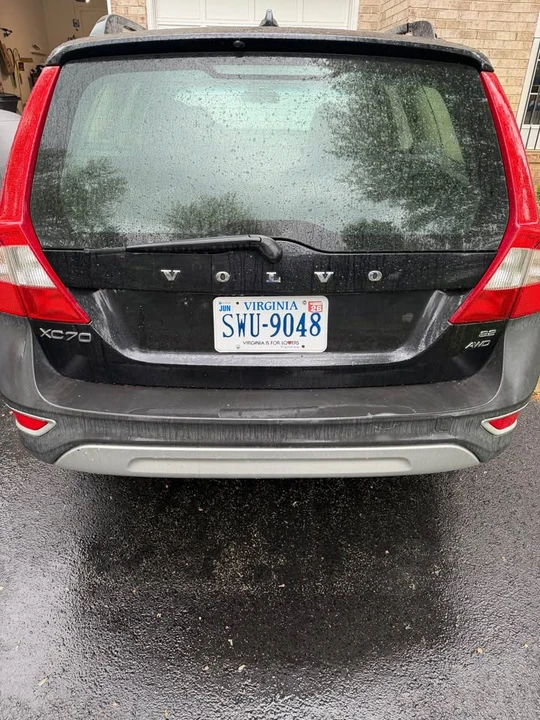 2009 Volvo XC70 3rd Gen - Image 2 of 10