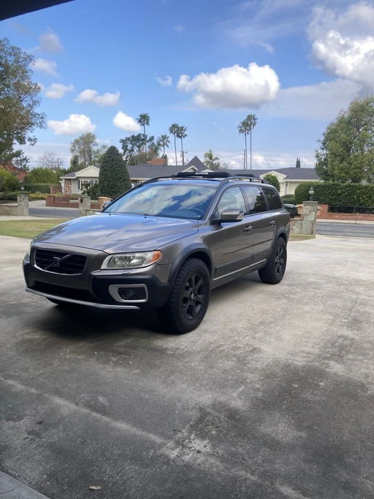 2009 Volvo XC70 3rd Gen - Image 2 of 13