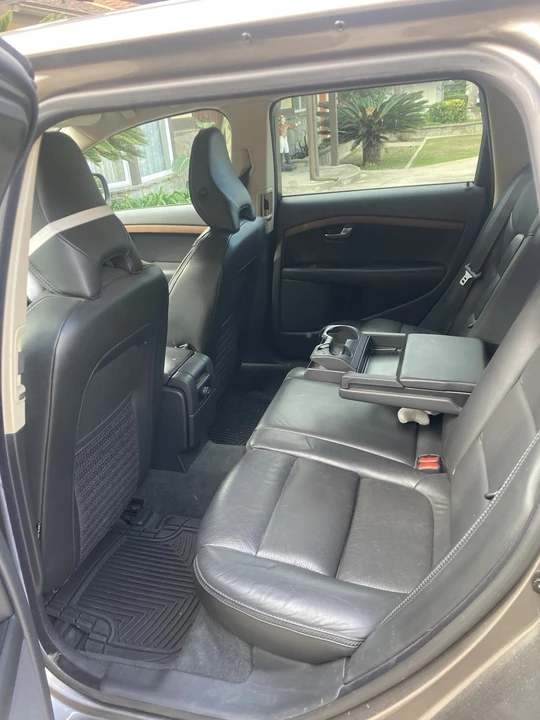2009 Volvo XC70 3rd Gen - Image 8 of 13
