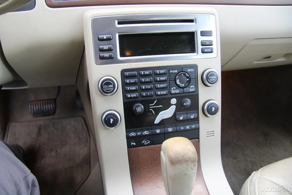 2009 Volvo XC70 3rd Gen - Image 17 of 21