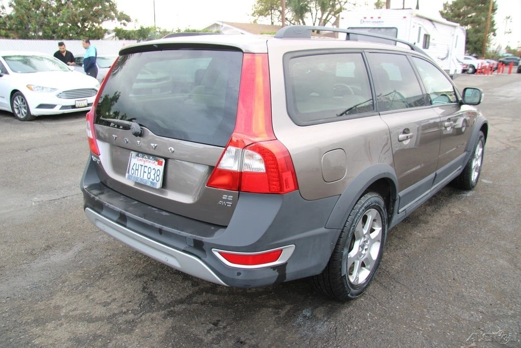 2009 Volvo XC70 3rd Gen - Image 6 of 21
