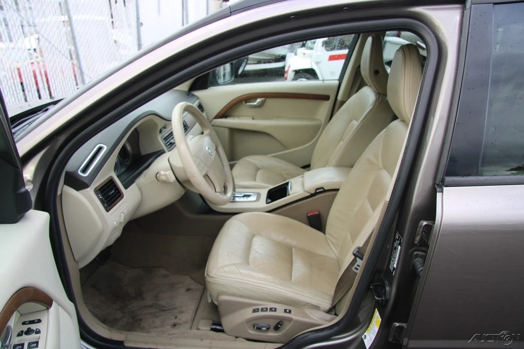 2009 Volvo XC70 3rd Gen - Image 13 of 21