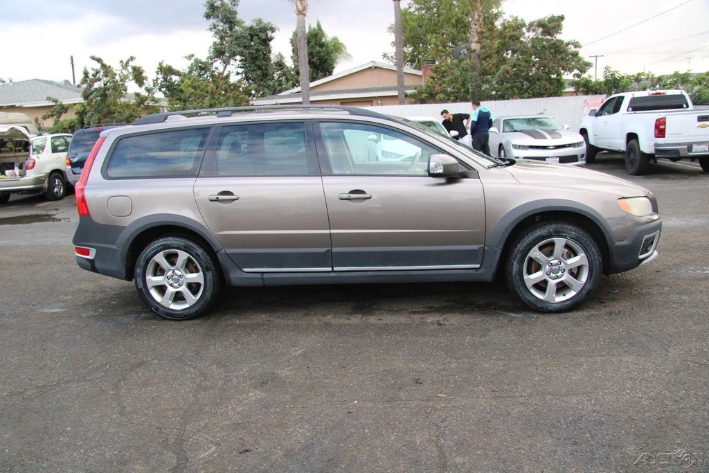 2009 Volvo XC70 3rd Gen - Image 7 of 21