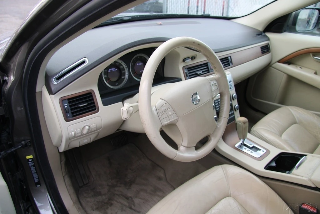 2009 Volvo XC70 3rd Gen - Image 14 of 21