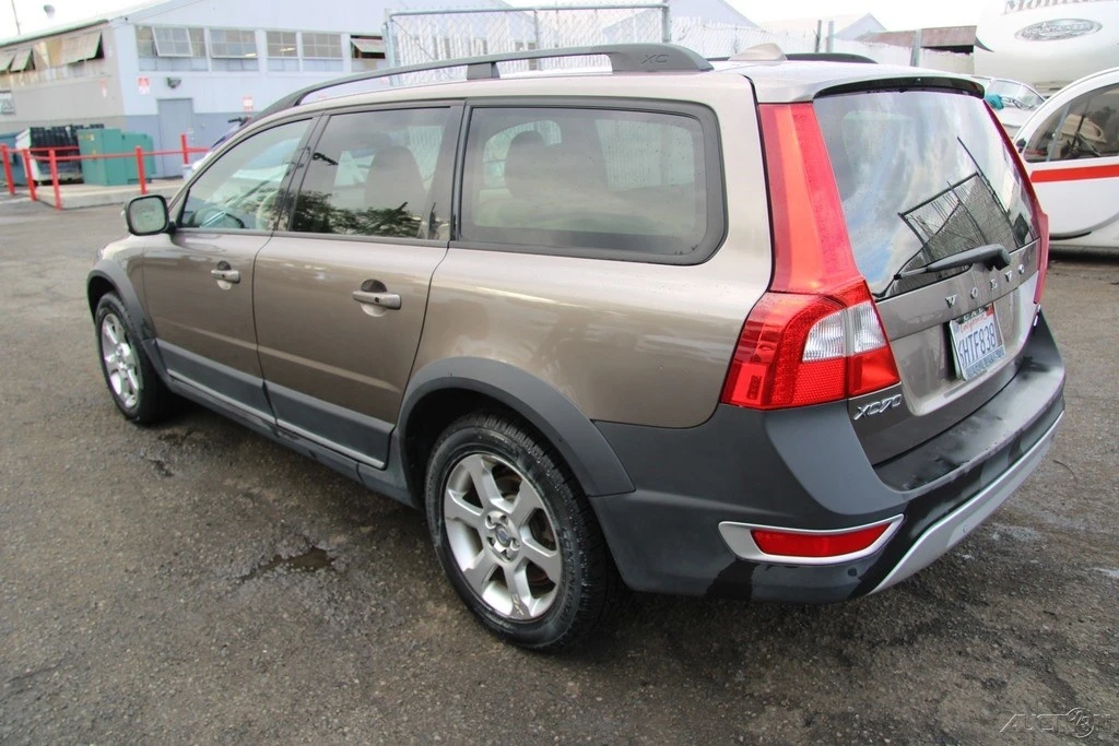 2009 Volvo XC70 3rd Gen - Image 4 of 21