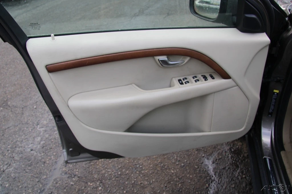 2009 Volvo XC70 3rd Gen - Image 12 of 21