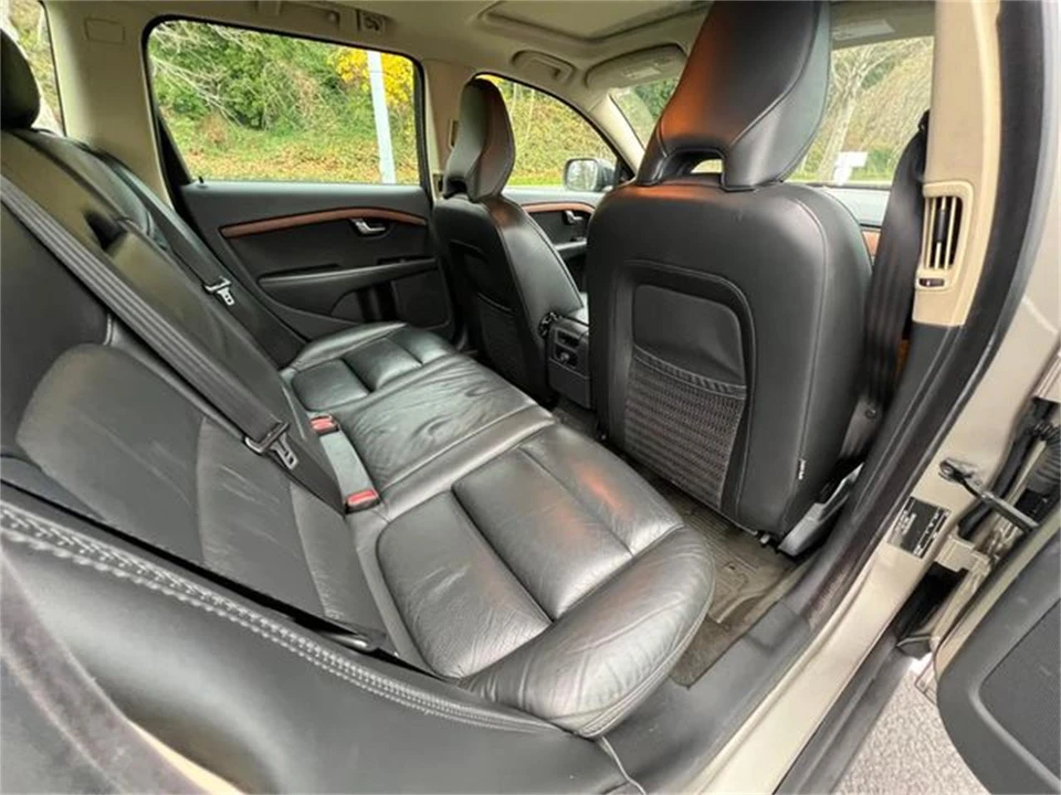2009 Volvo XC70 3rd Gen - Image 29 of 31