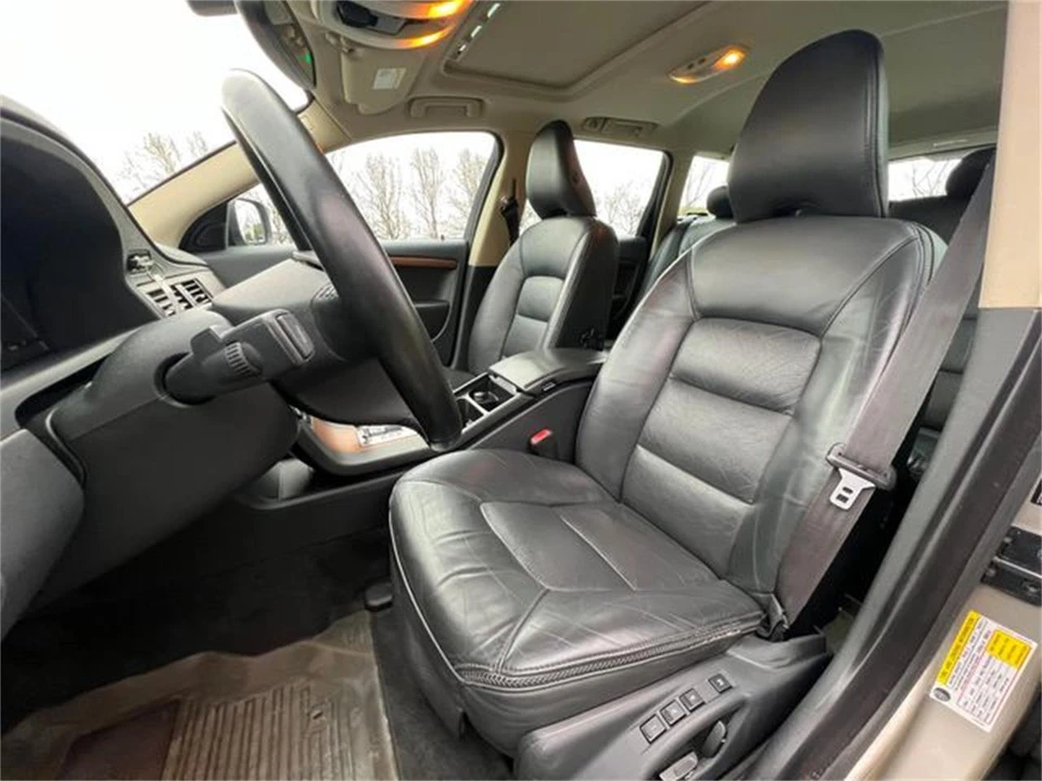 2009 Volvo XC70 3rd Gen - Image 25 of 31