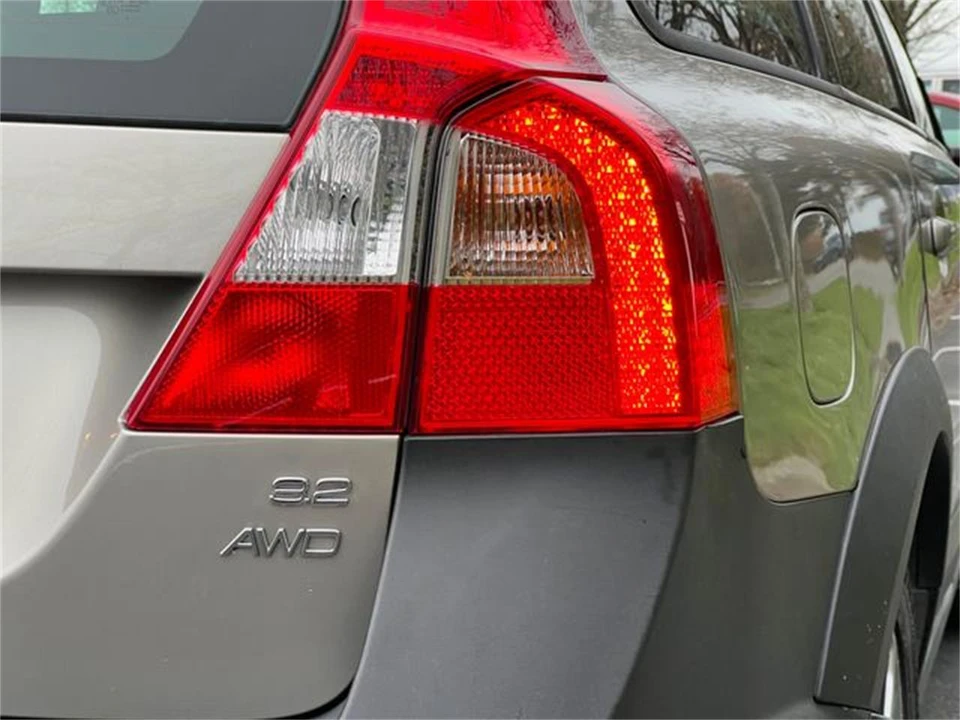 2009 Volvo XC70 3rd Gen - Image 19 of 31