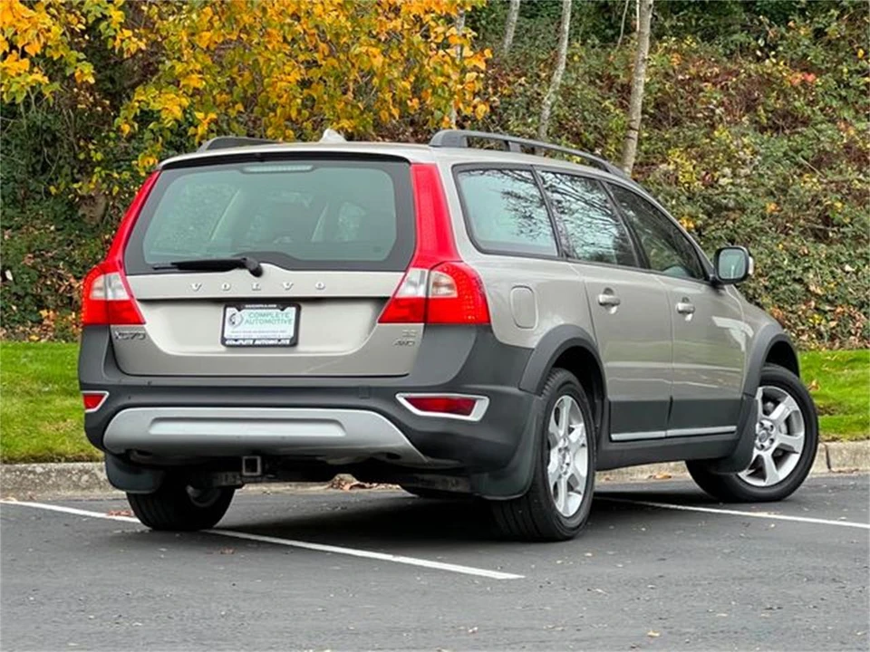 2009 Volvo XC70 3rd Gen - Image 2 of 31